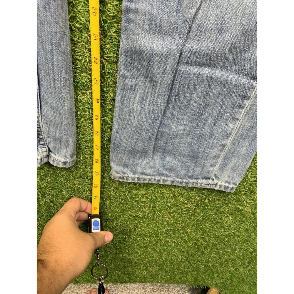 Levis shop confidence
